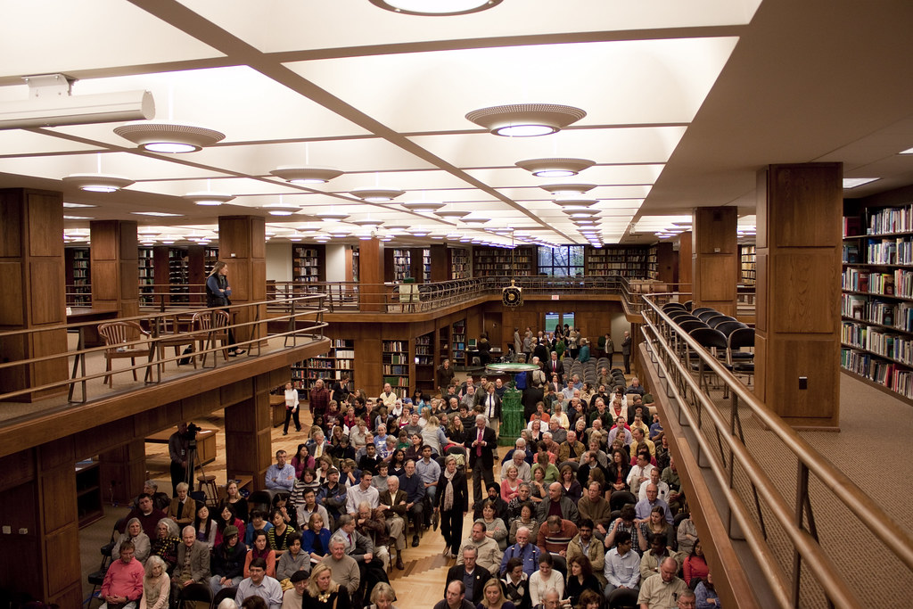 How Digital Libraries Improve Accessibility and Learning in Universities